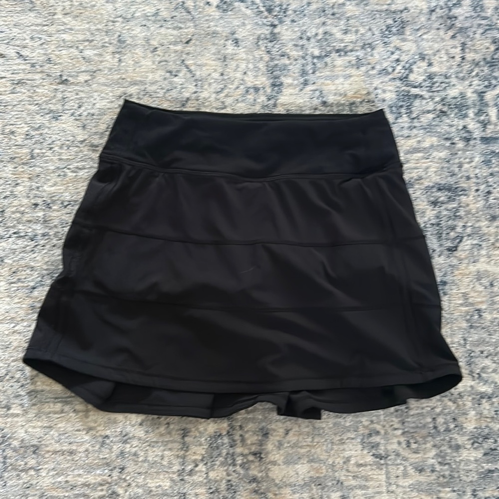 Black lululemon skirt, size 2 tall